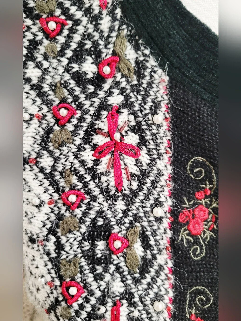 VTG Koret Embroidered Nordic-Style Cardigan Sweater in Black, White & Red | S